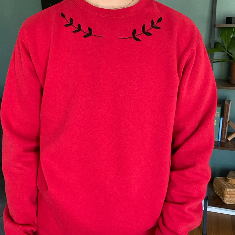 Hand embroidered “Vine collar” crewneck